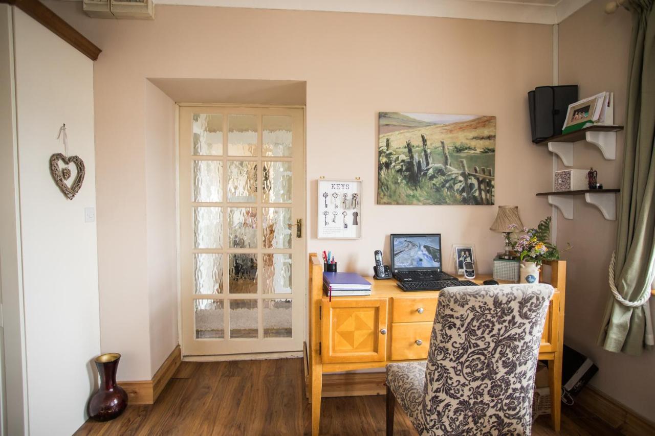 Coach House Lodge Rooms Лехинч Экстерьер фото
